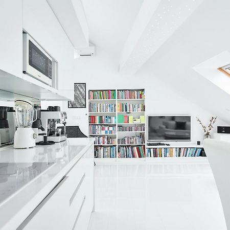 Unique Design Loft In Middle Of Centre Of Old Town With Netflix Apartment Krakow Ngoại thất bức ảnh